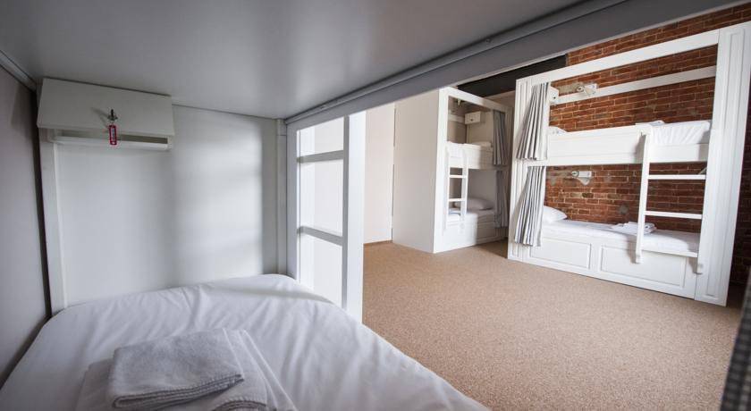 Фотографии номера Кровать в общем 6-местном номере для мужчин и женщин в Гостинице Лофт Отель Набоков Ростов-на-Дону