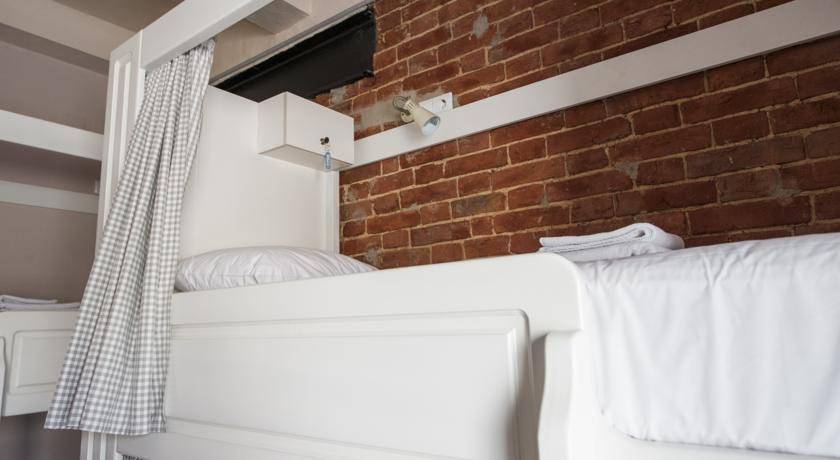 Фотографии номера Кровать в общем 6-местном номере для мужчин и женщин в Гостинице Лофт Отель Набоков Ростов-на-Дону