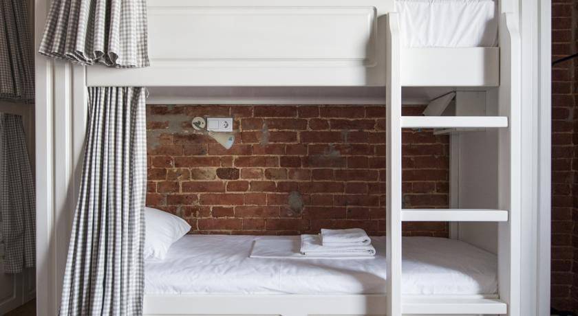 Фотографии номера Кровать в общем 6-местном номере для мужчин и женщин в Гостинице Лофт Отель Набоков Ростов-на-Дону